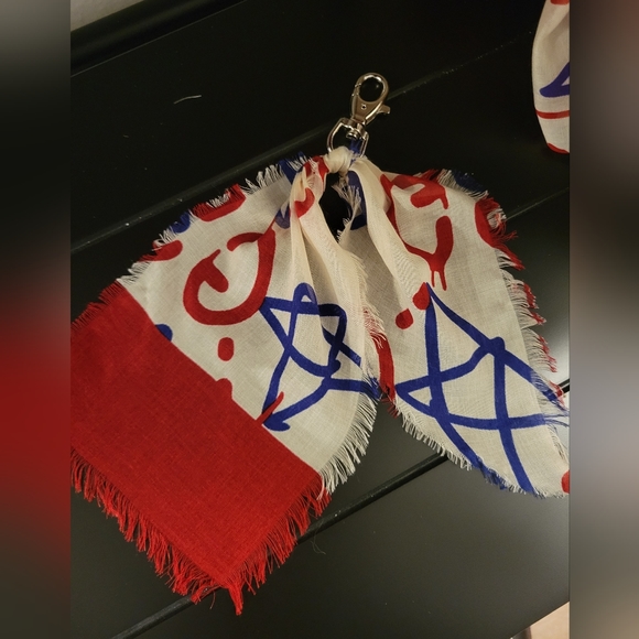 Gucci  Scarf  Keychain handmade from Gucci - Picture 4 of 15